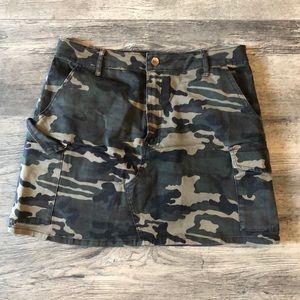 4 for 25 Closet Forever 21 Camo Cargo Mini Skirt